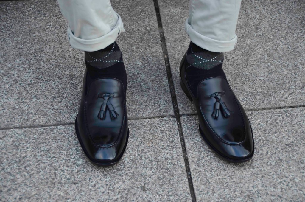 【開箱】林果良品男士皮底鞋實穿評價 : 經典黑色流蘇樂福鞋 休閒褲白tee搭配