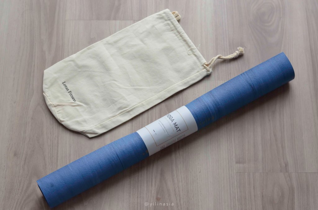 【開箱】可折疊裝入背包的輕薄瑜珈墊 : Lotus Fitness旅行瑜珈墊舖巾 外觀包裝與收納袋